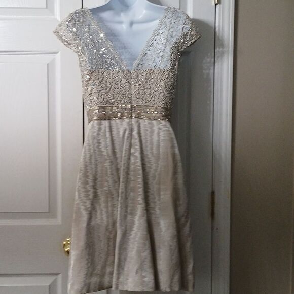 Kay Unger New York crochet sequin overlay mini classy dress Sz 6 - Picture 6 of 9